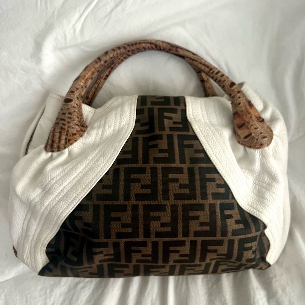👑✅PRICE FIRM✅ Beautiful Large White and Brown Spy Bag - Picture 3 of 17